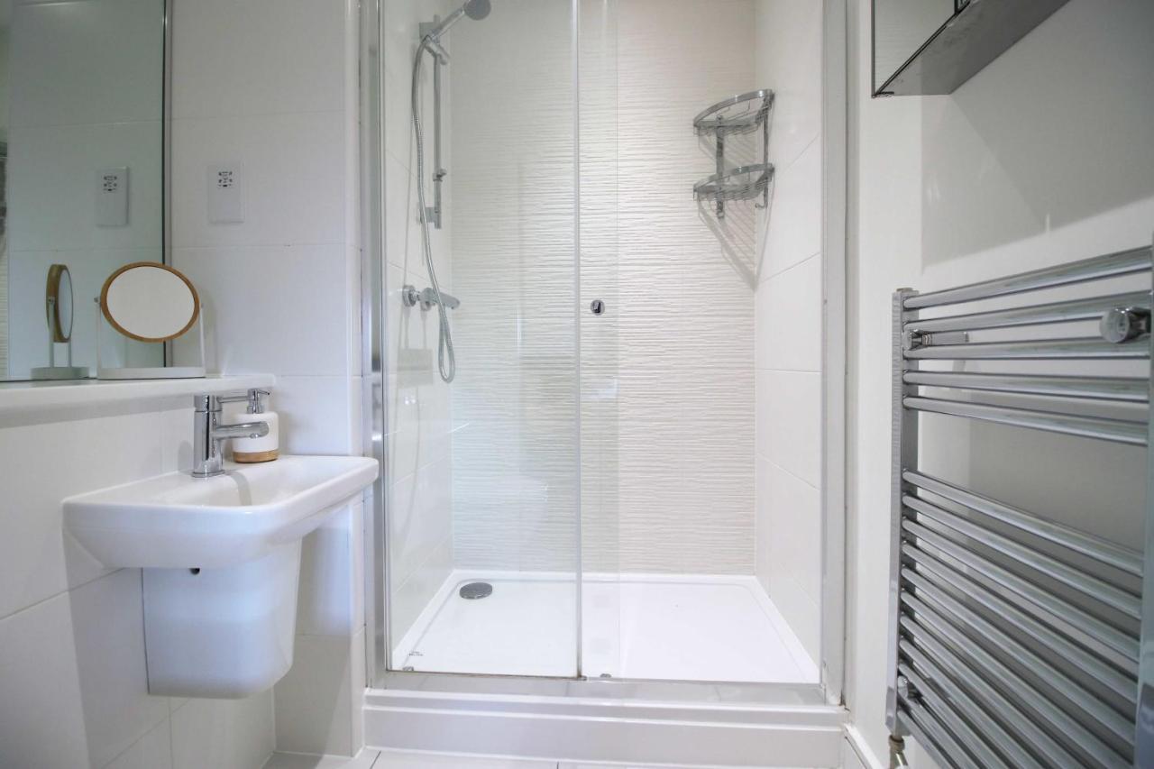 Stylish Modern Retreat Overlooking Quay Apartment Poole