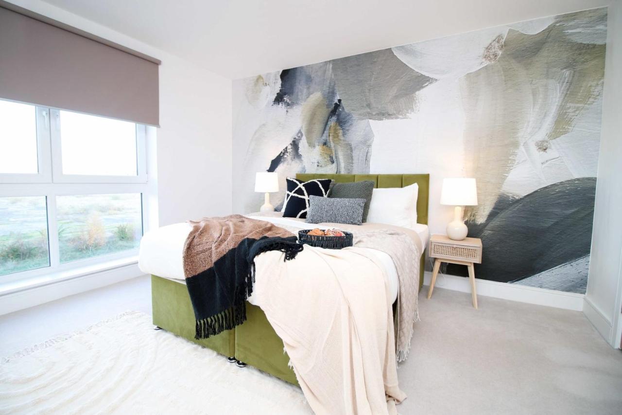 Stylish Modern Retreat Overlooking Quay