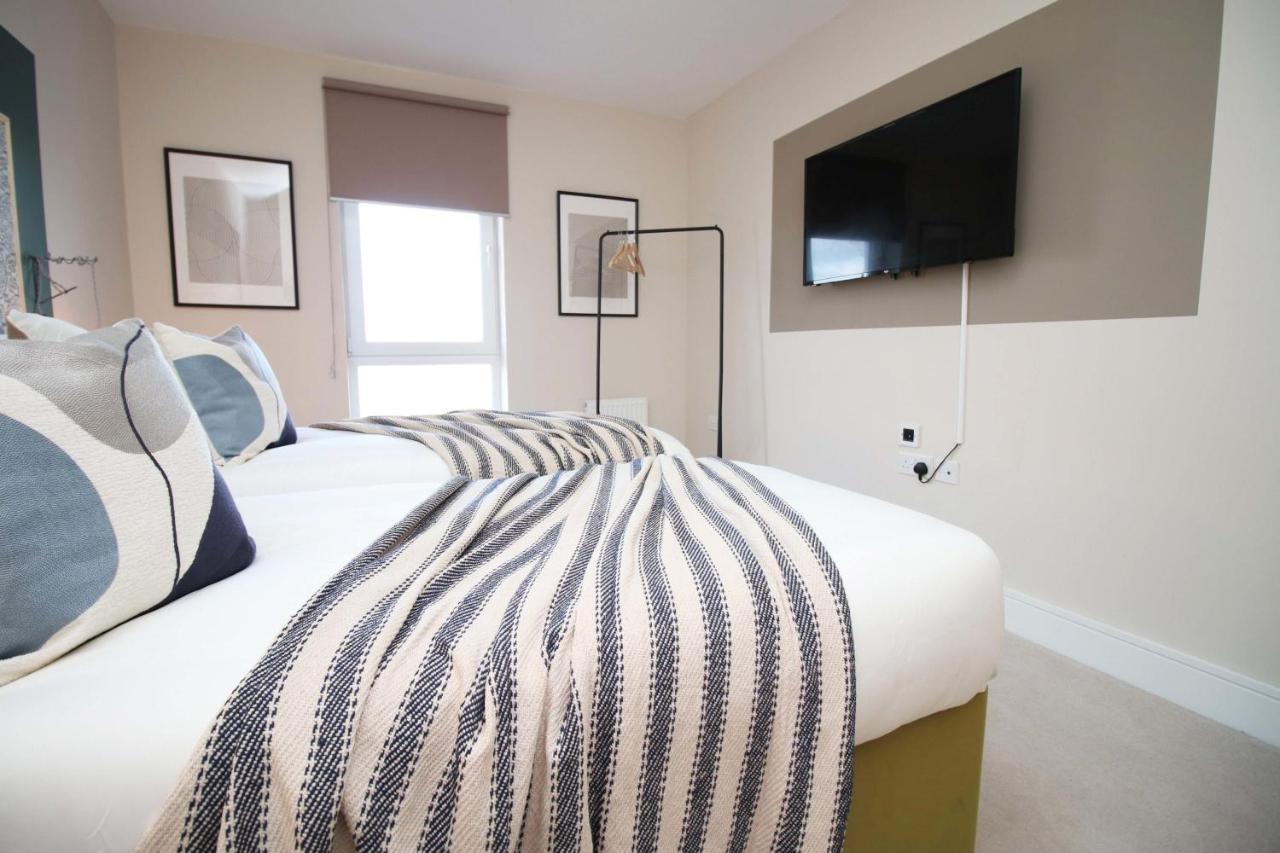 Stylish Modern Retreat Overlooking Quay Apartment Poole