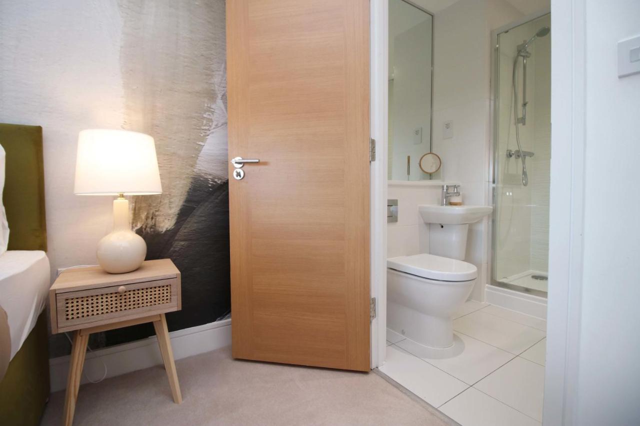 Stylish Modern Retreat Overlooking Quay Apartment Poole