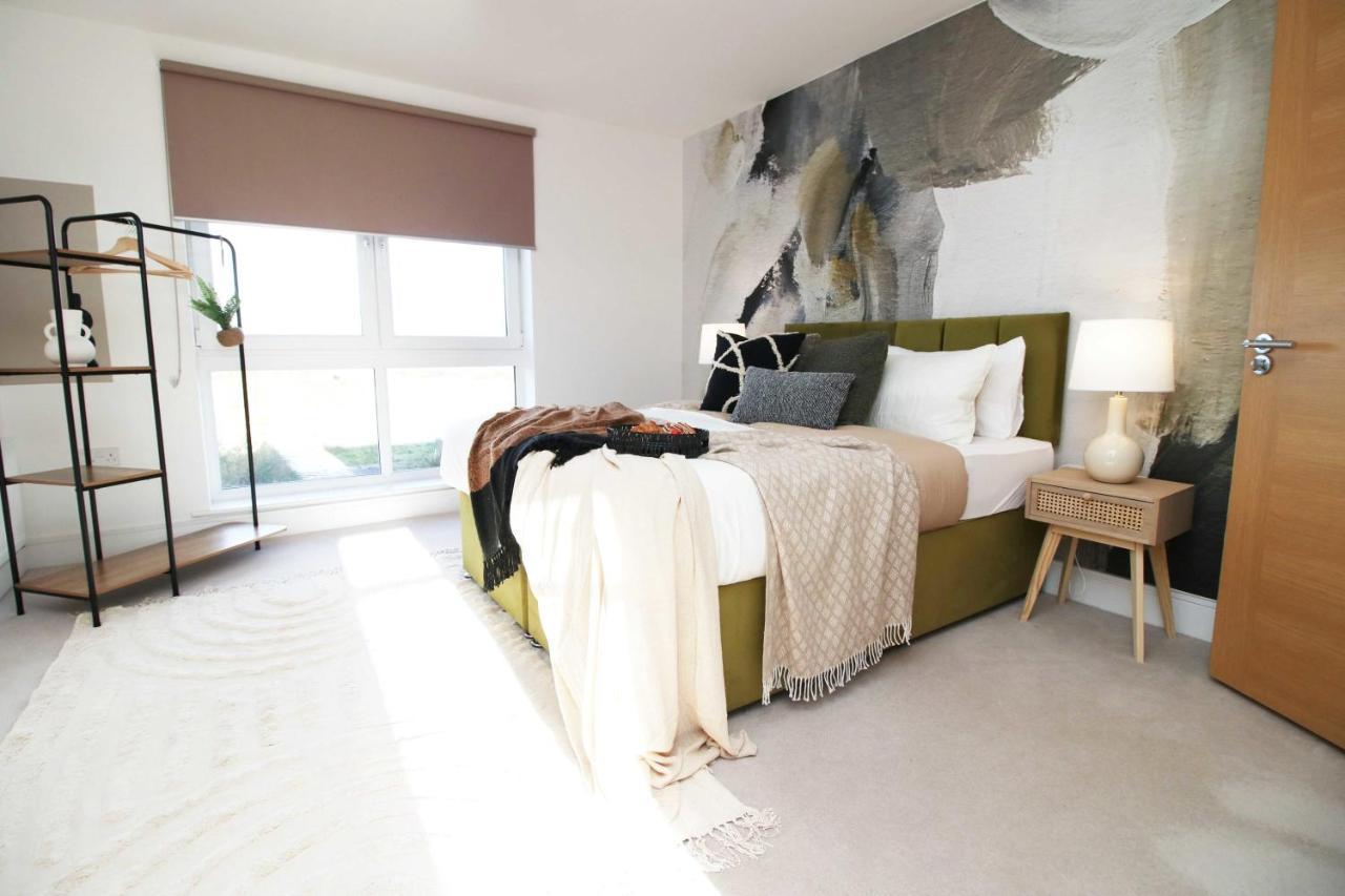 Stylish Modern Retreat Overlooking Quay Apartment Poole